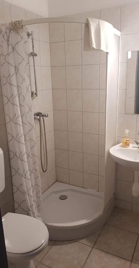 Lanchid Szallo Kecskemet Bagian luar foto